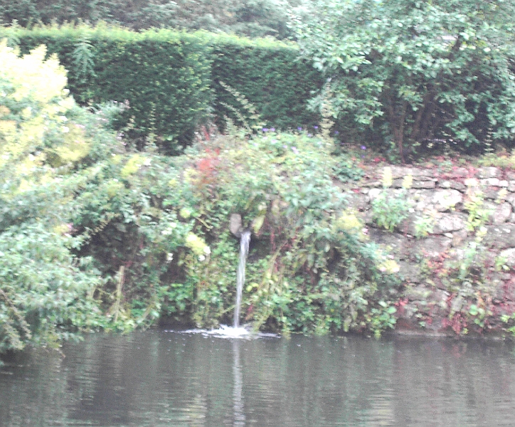 PICT0224 Ightham Mote moat.JPG - Ightham Mote Moat